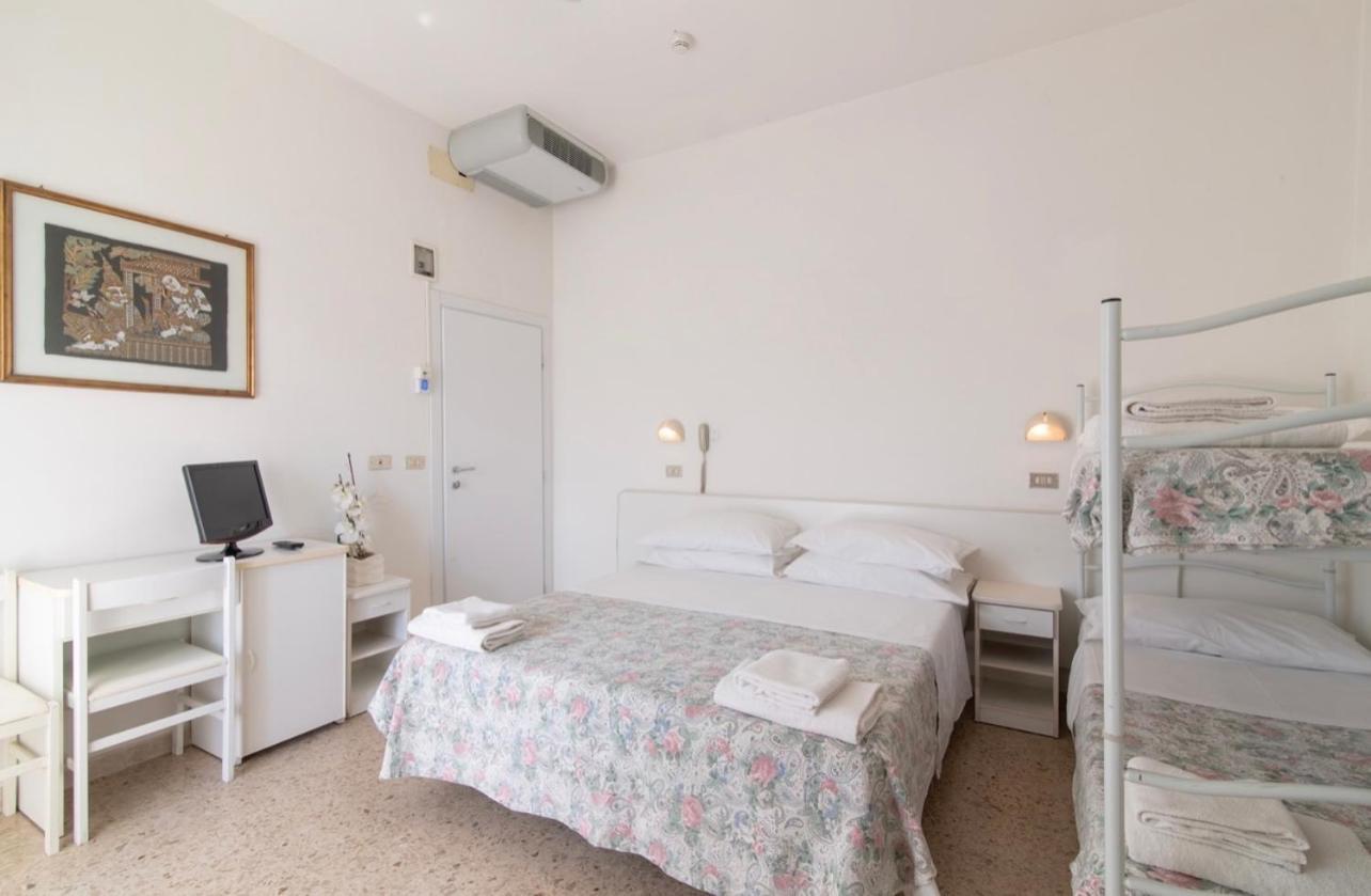 Hotel Miro Cattolica Buitenkant foto