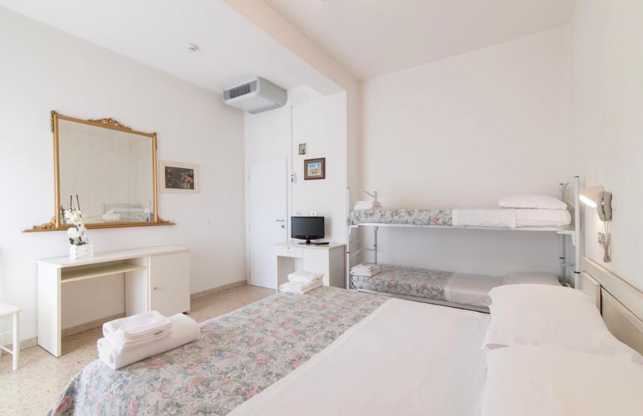 Hotel Miro Cattolica Buitenkant foto