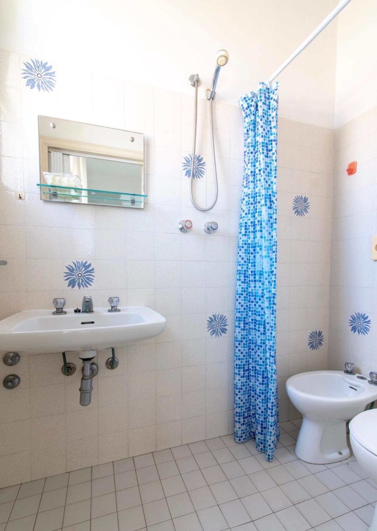 Hotel Miro Cattolica Buitenkant foto