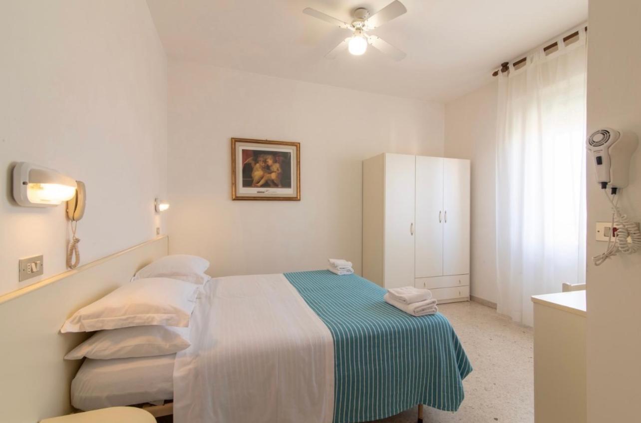 Hotel Miro Cattolica Buitenkant foto